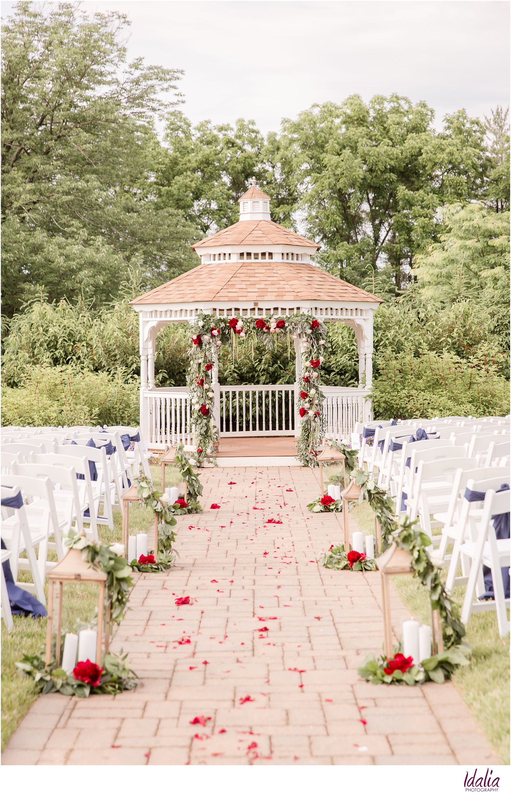 Click to view the Farmhouse at the Grand Colonial, an outdoor wedding venue in NJ located in Hampton, NJ | #njweddingvenue #northjerseyvenue