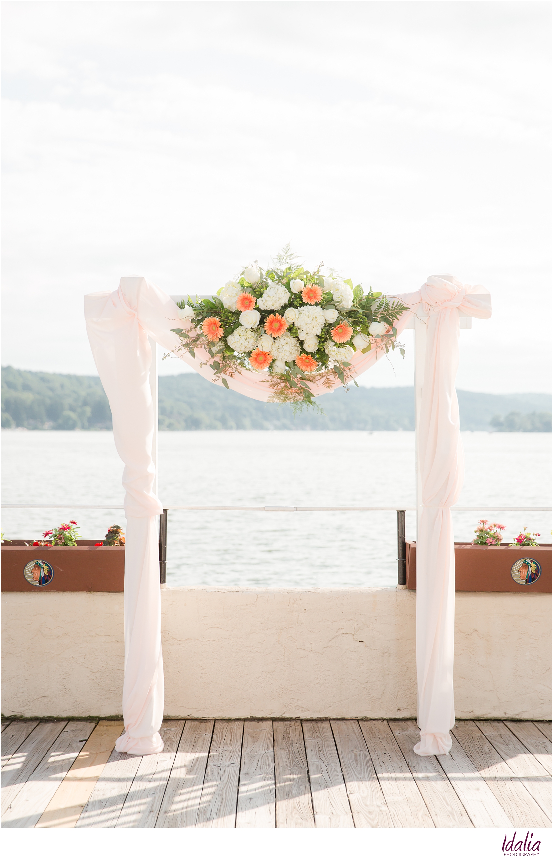 Looking for a beautiful lakeside venue for your NJ wedding? Click to learn more about Lake Mohawk Country Club in Sparta, NJ. | #lakemohawk #njweddingvenue