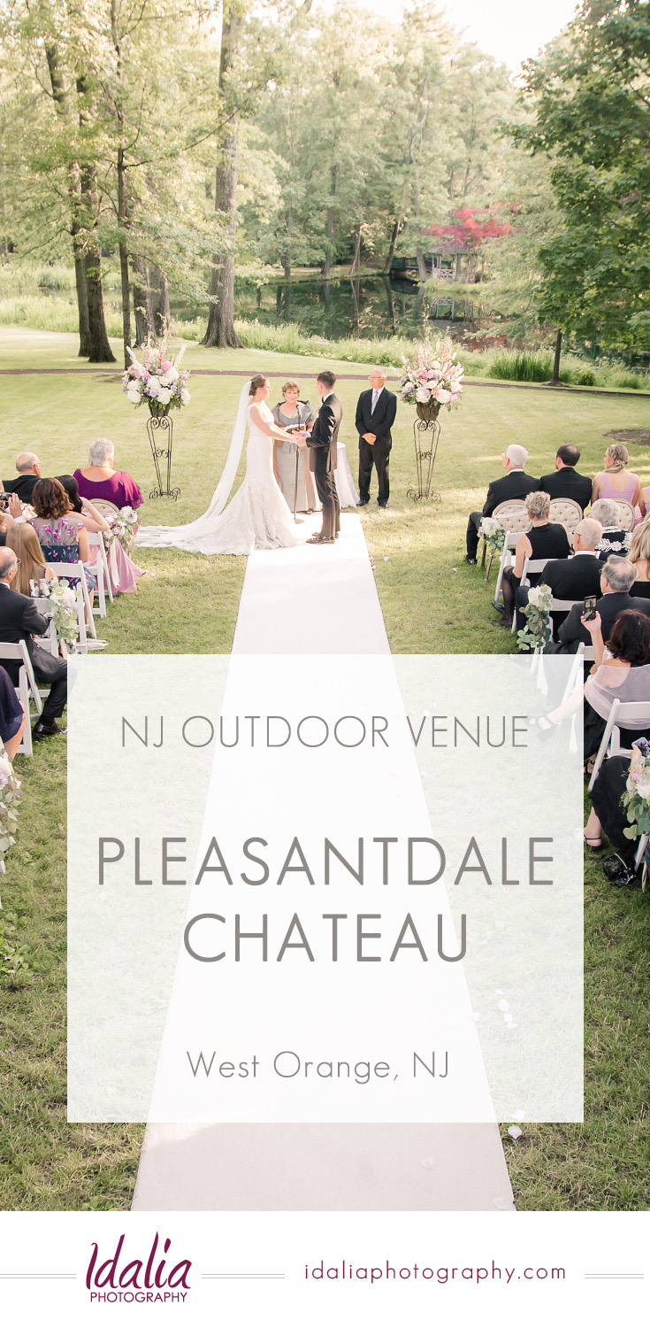 Click to learn about Pleasantdale Chateau and their outdoor wedding ceremony location in West Orange, NJ | #njweddingvenue #pleasantdalechateau