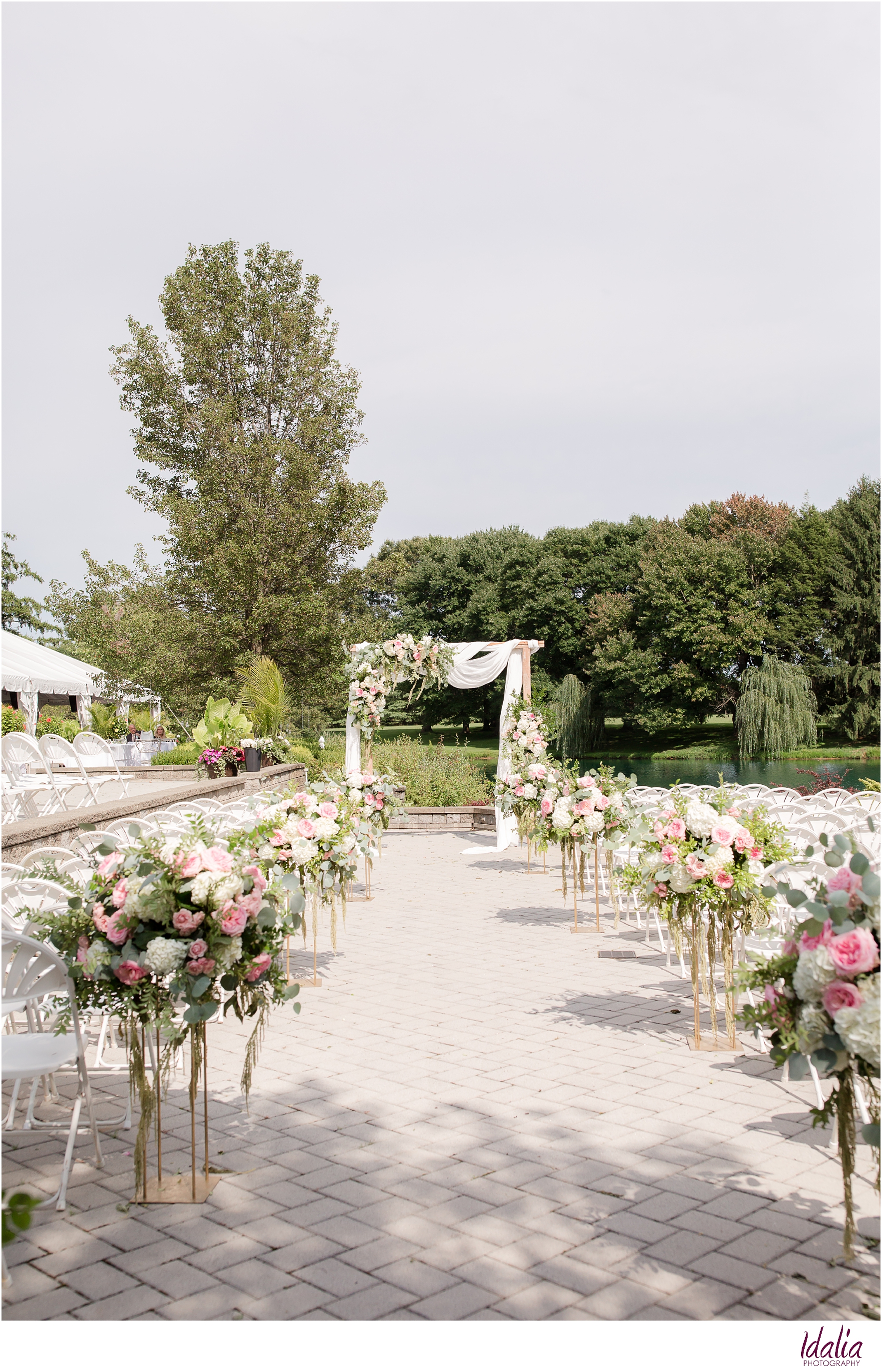 Hoping for an outdoor ceremony? Click to learn more about Windows on the Water at Frogbridge, a beautiful location for an outdoor affair. | #njweddingvenue #wotw 