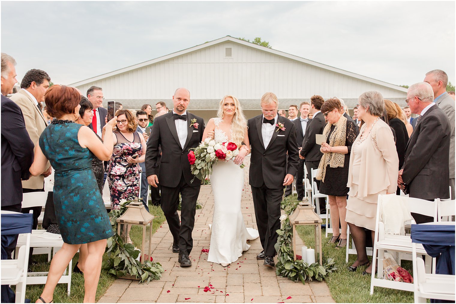 Outdoor ceremony at the Farmhouse at the Grand Colonial in Hampton, NJ