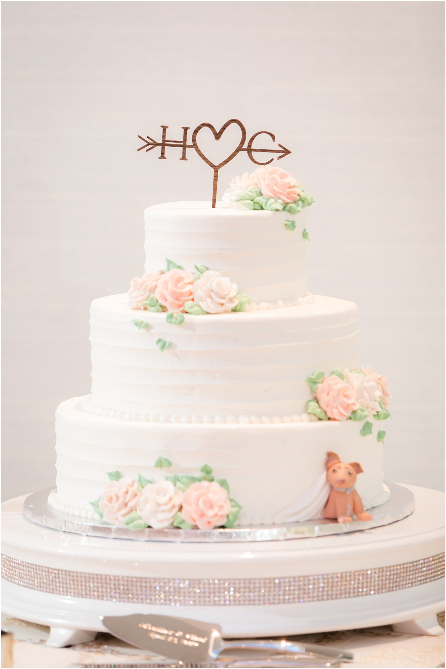 Wedding cake with doggy by Cake Carousel