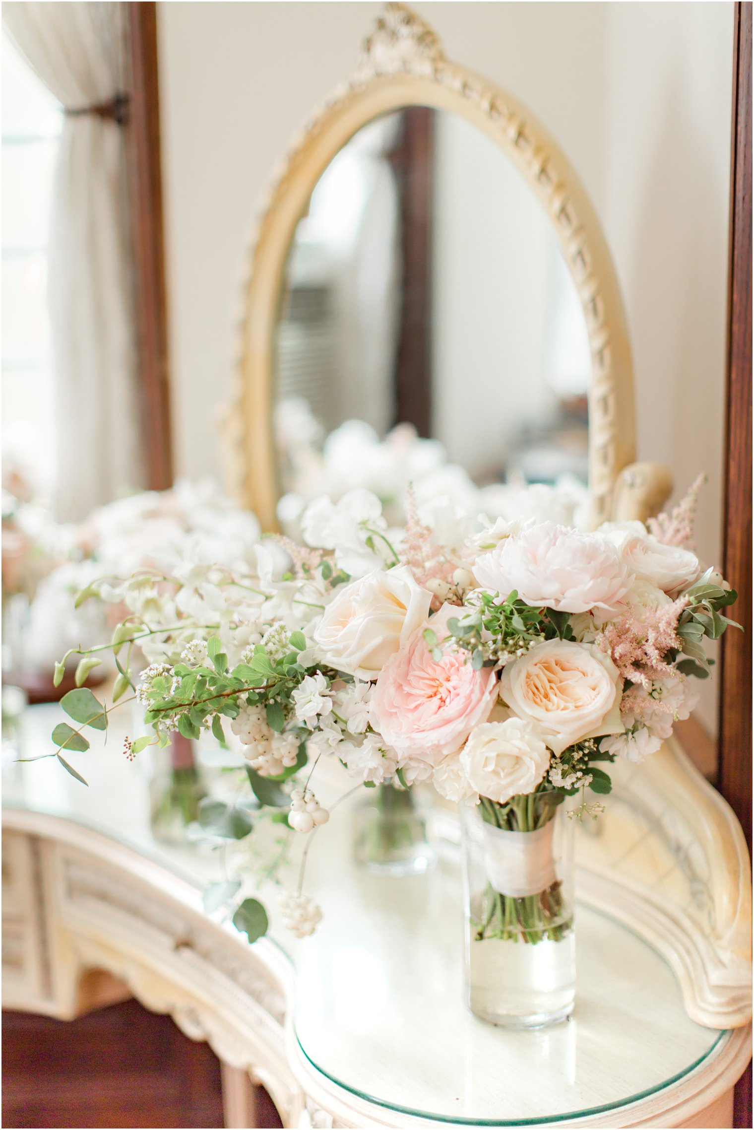 bouquet by Twisted Willow Flowers | The Castle at Skylands Manor Wedding Photos by Idalia Photography