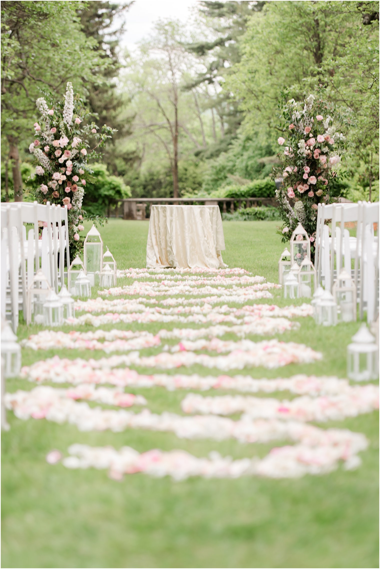 wedding ceremony florals by Twisted Willow Flowers | The Castle at Skylands Manor Wedding Photos by Idalia Photography