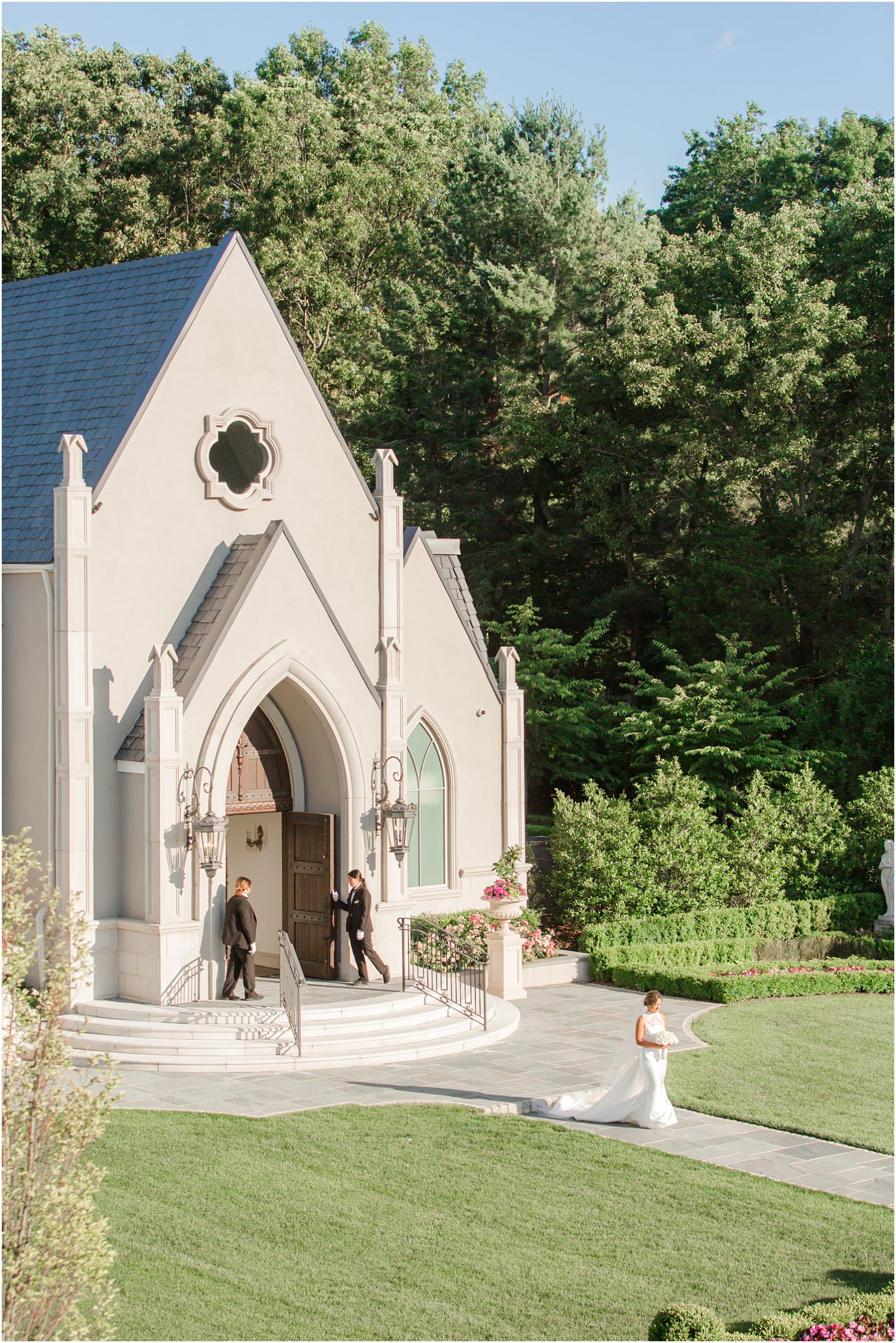 Outdoor wedding ceremony at Park Chateau Estate and Gardens