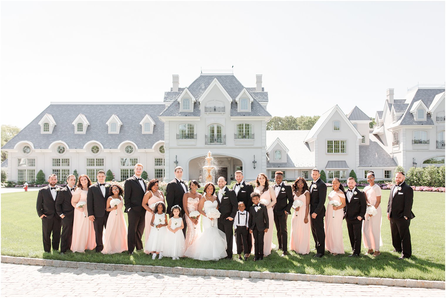 Bridal party photo in front of Park Chateau