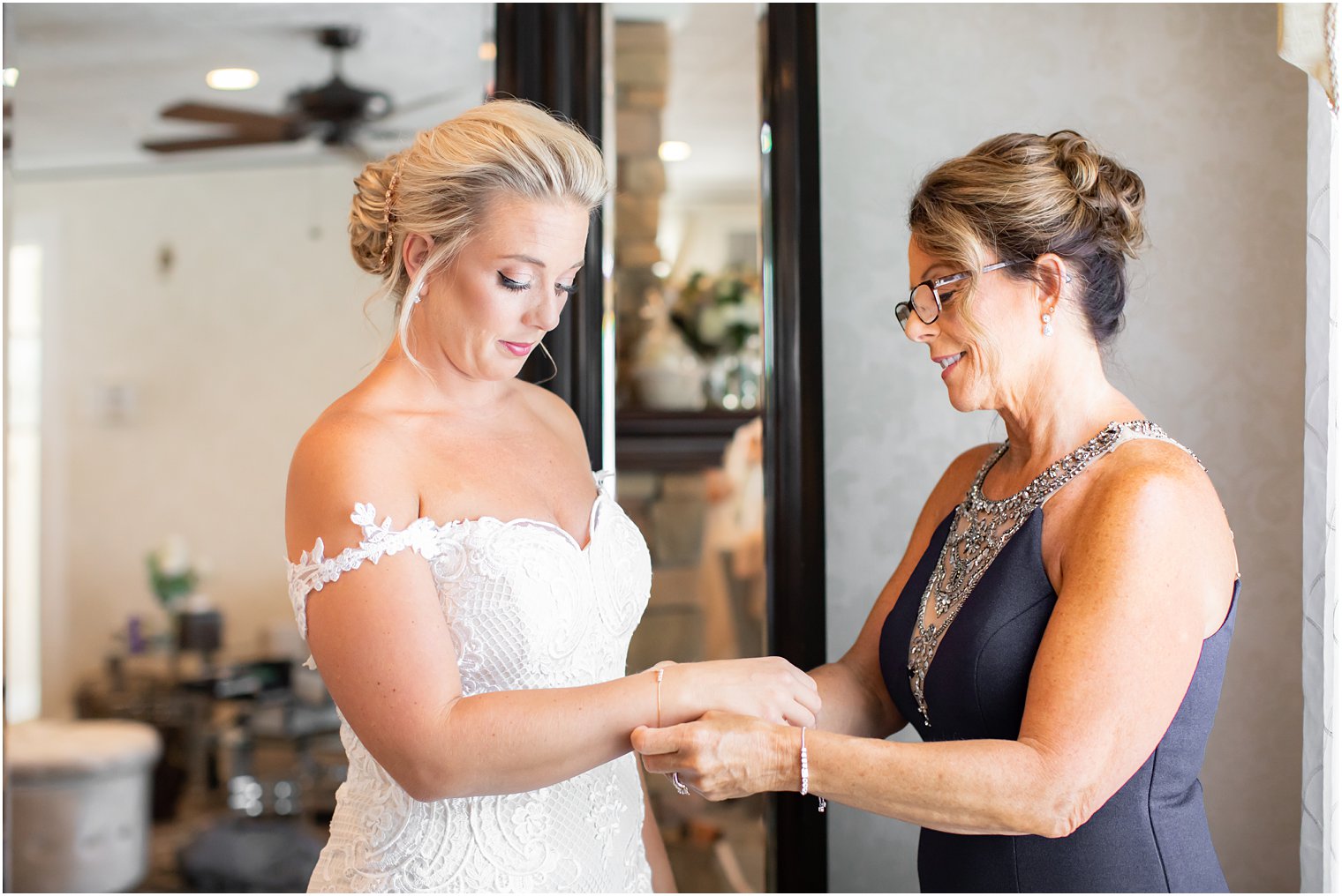 Bride's mom putting on her bracelet