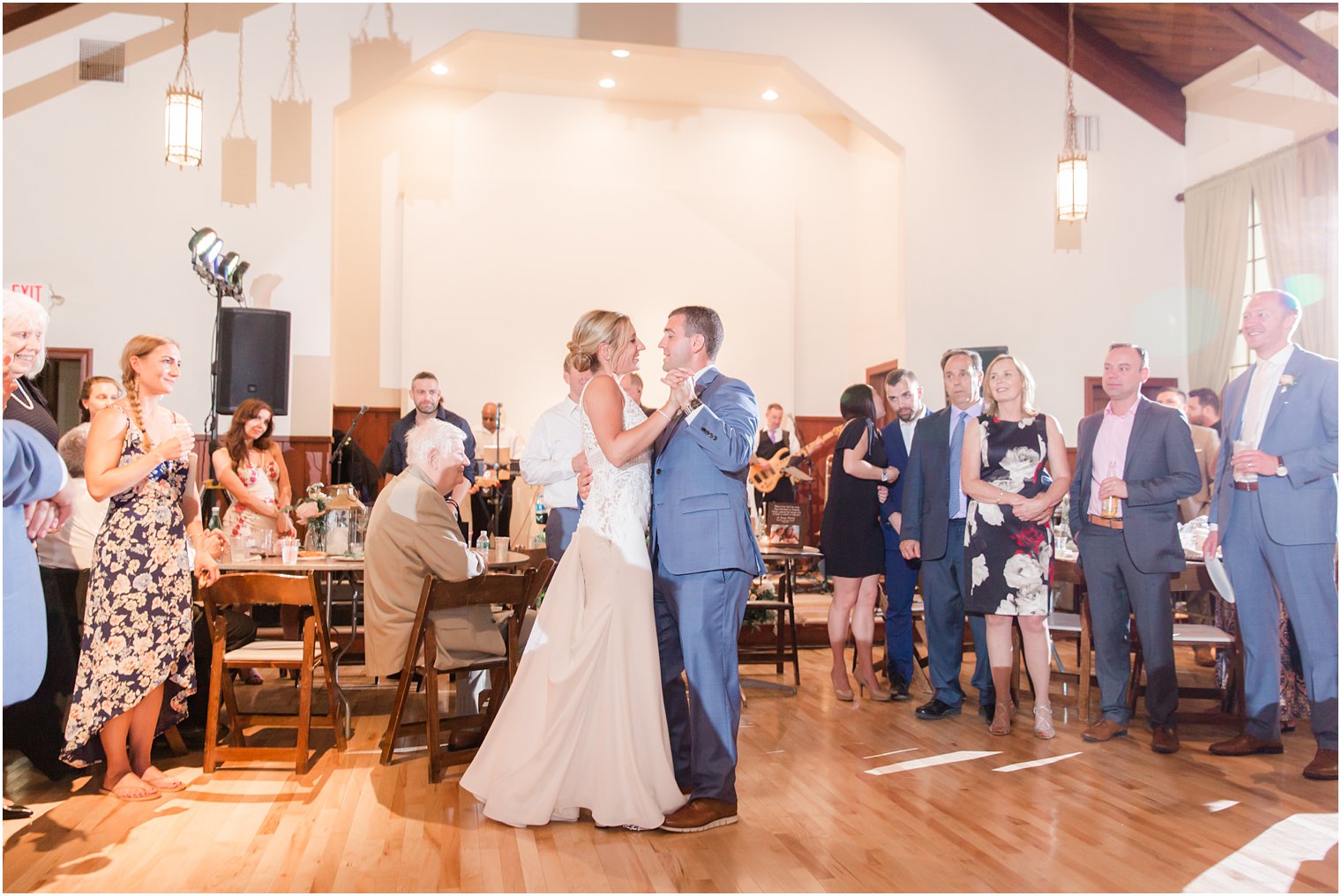 bride and groom's first dance photographed by Idalia Photography