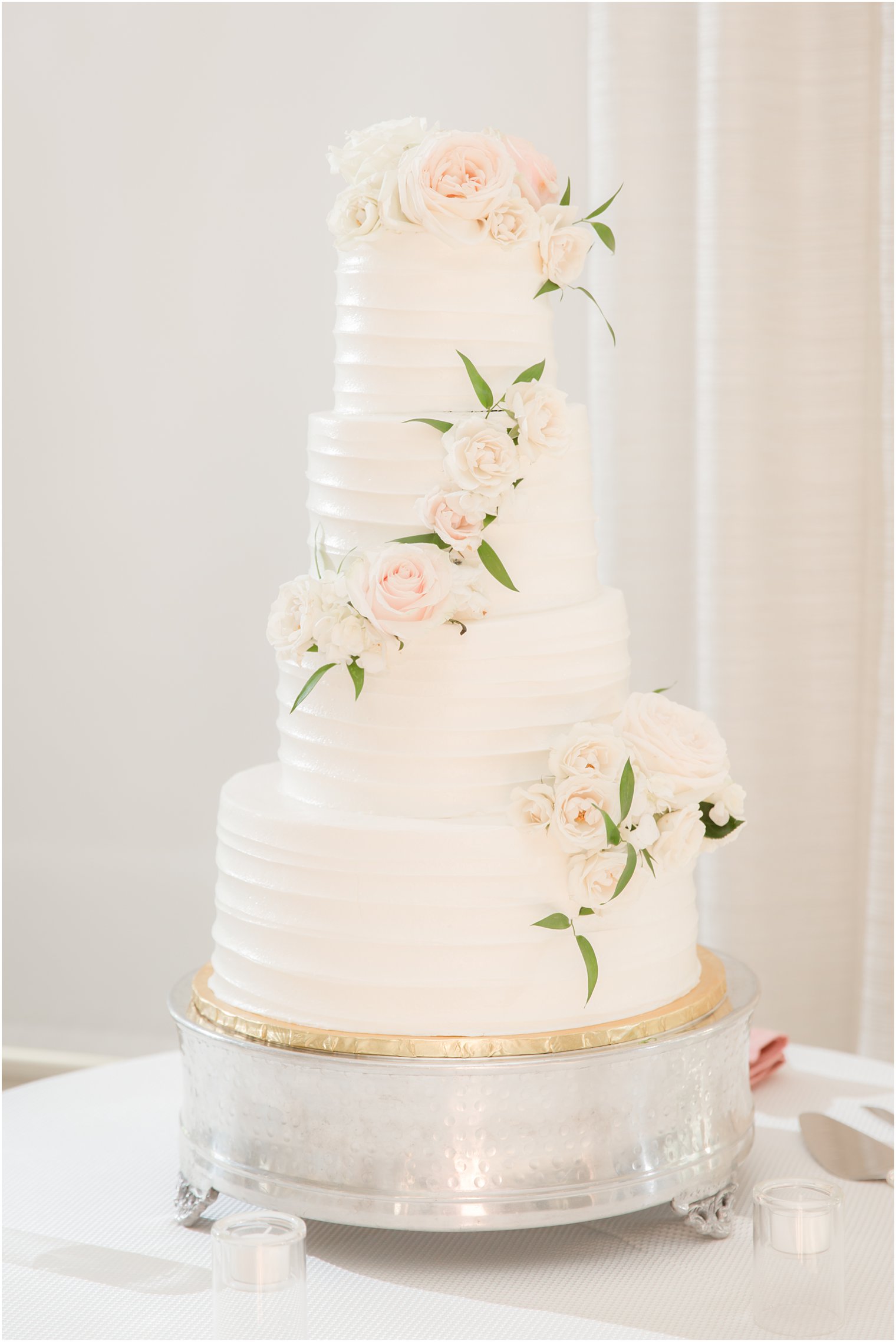 White wedding cake with florals 
