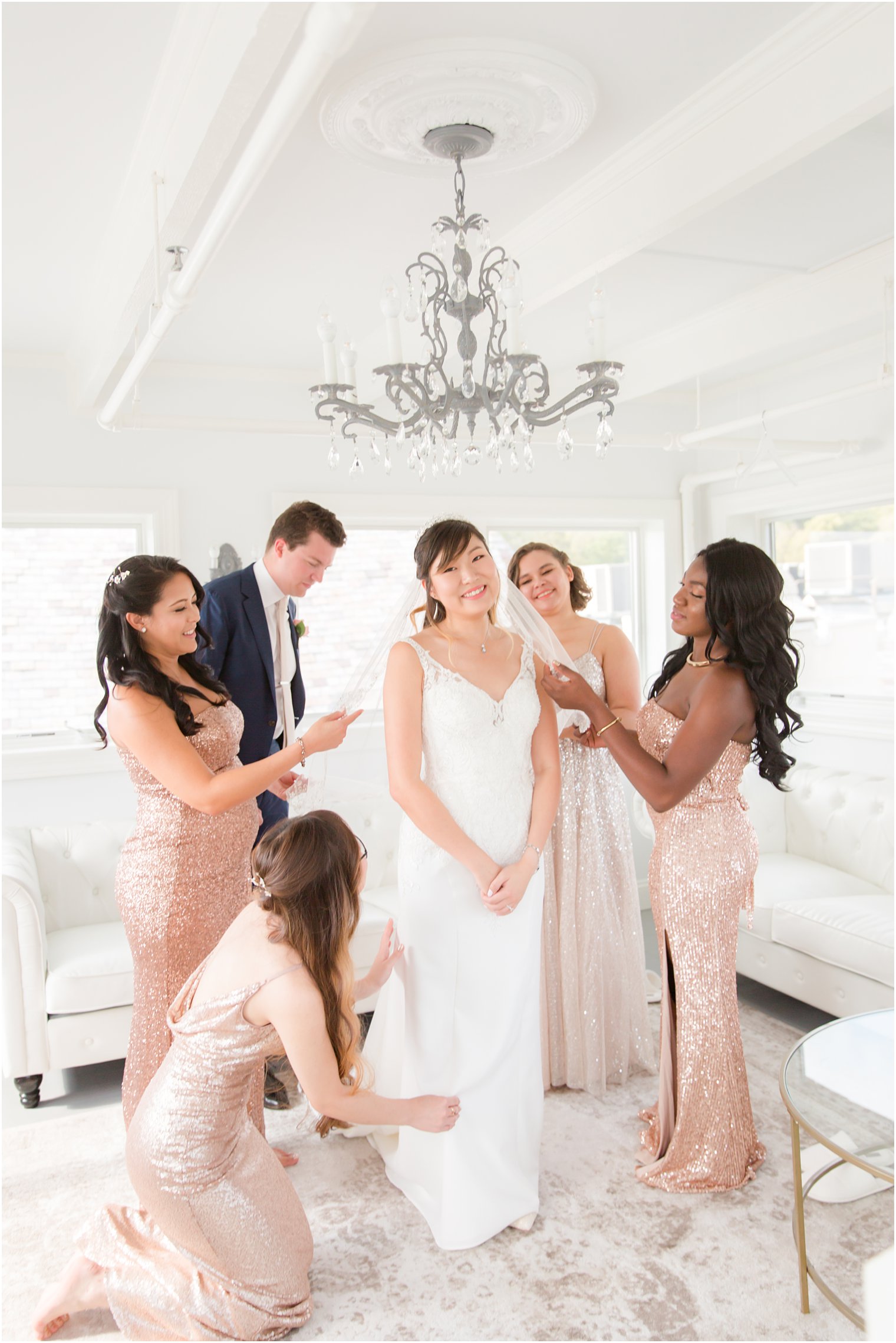 bridal party helps bride prepare for wedding with Idalia Photography