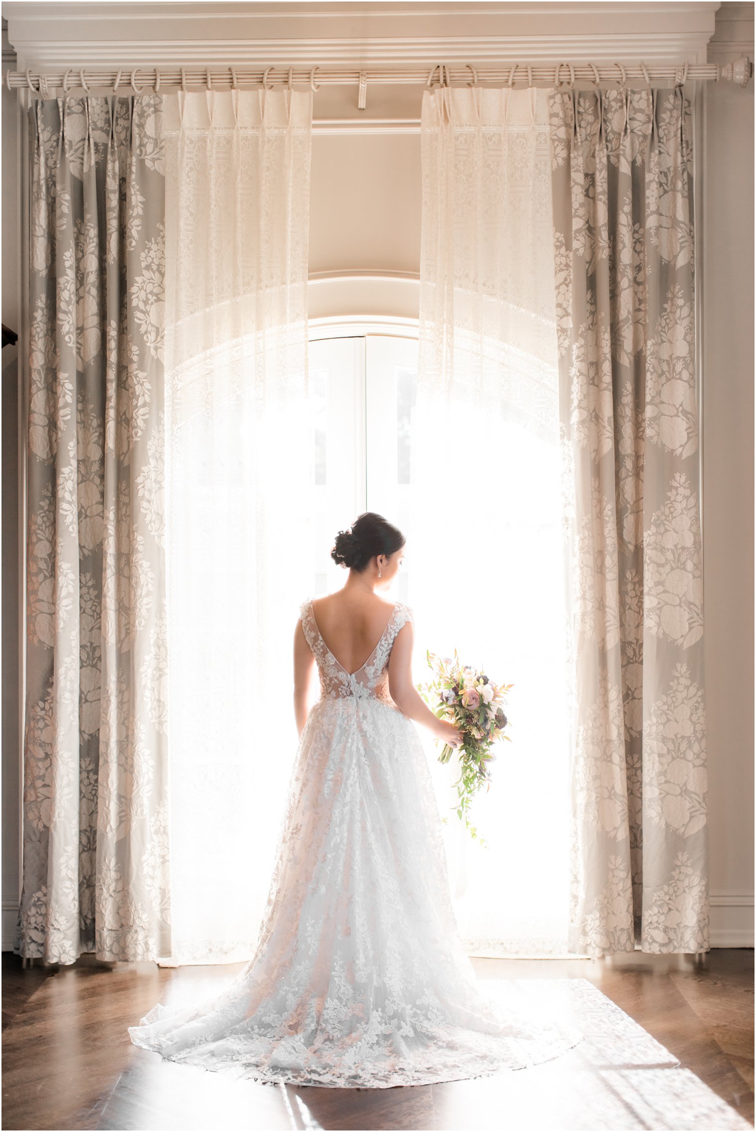 classic bridal portrait at Park Chateau Estate by Idalia Photography