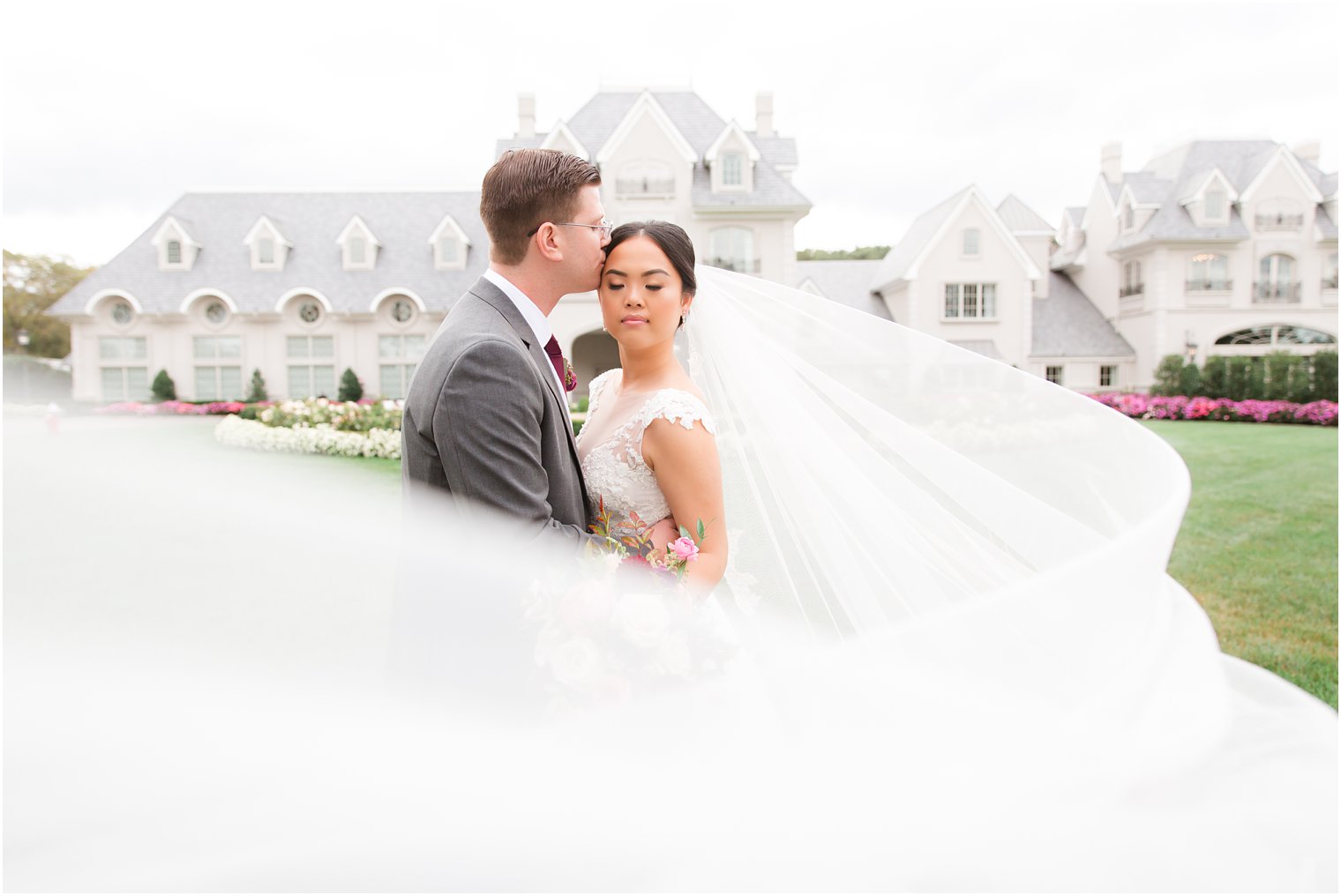 Bride and groom photos at Park Chateau Estate