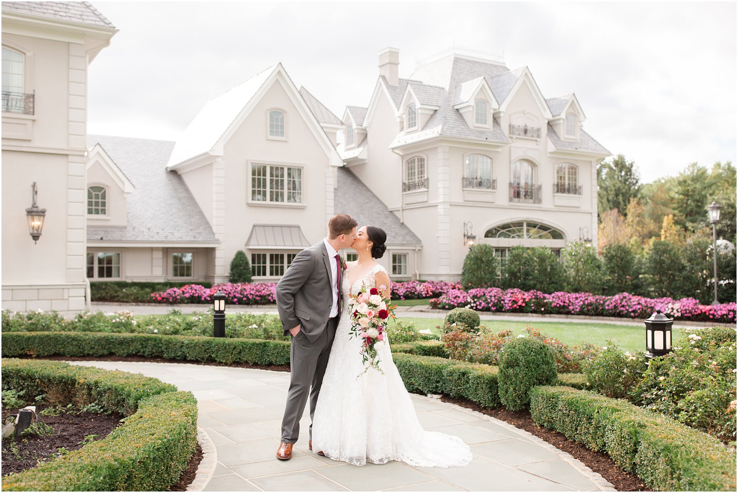 fall wedding photos at Park Chateau Estate by Idalia Photography
