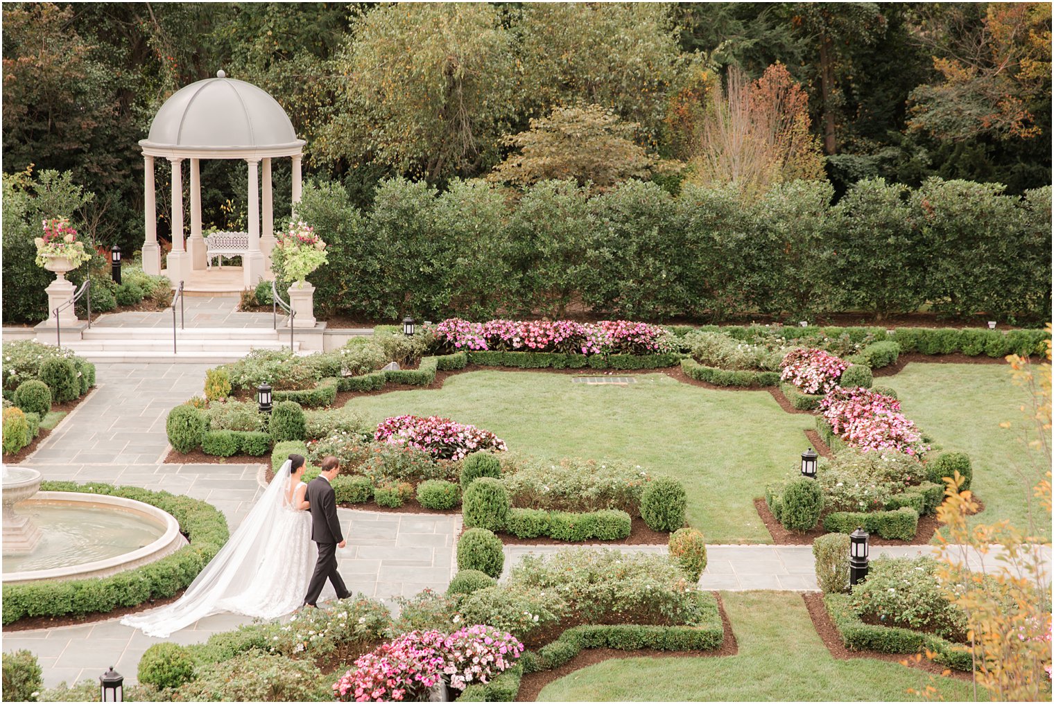 wedding ceremony in gardens of Park Chateau Estate with Idalia Photography