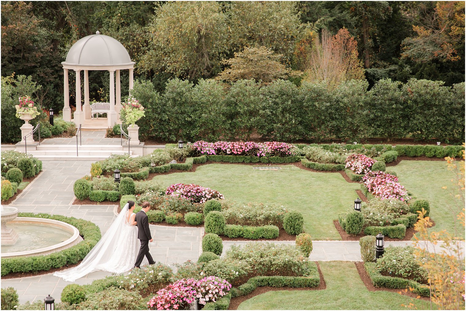 Outdoor wedding ceremony at Park Chateau Estate