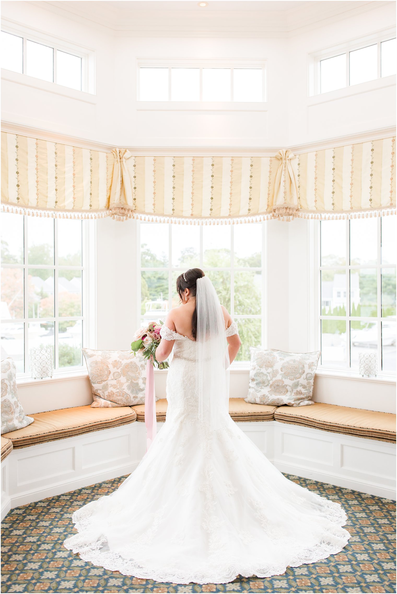 classic bridal portrait at Clarks Landing Yacht Club by Idalia Photography