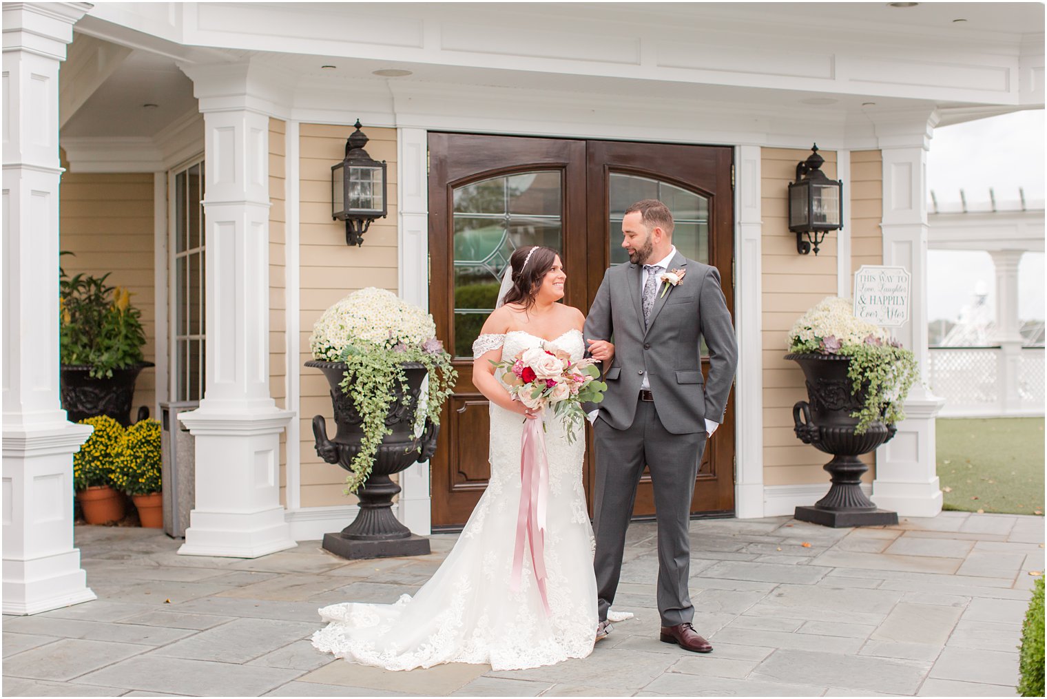 wedding portraits at Clarks Landing Yacht Club by Idalia Photography