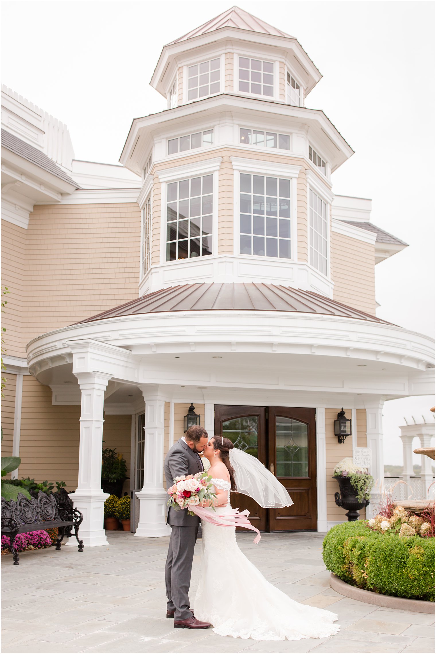 Clarks Landing Yacht Club wedding photos by Idalia Photography