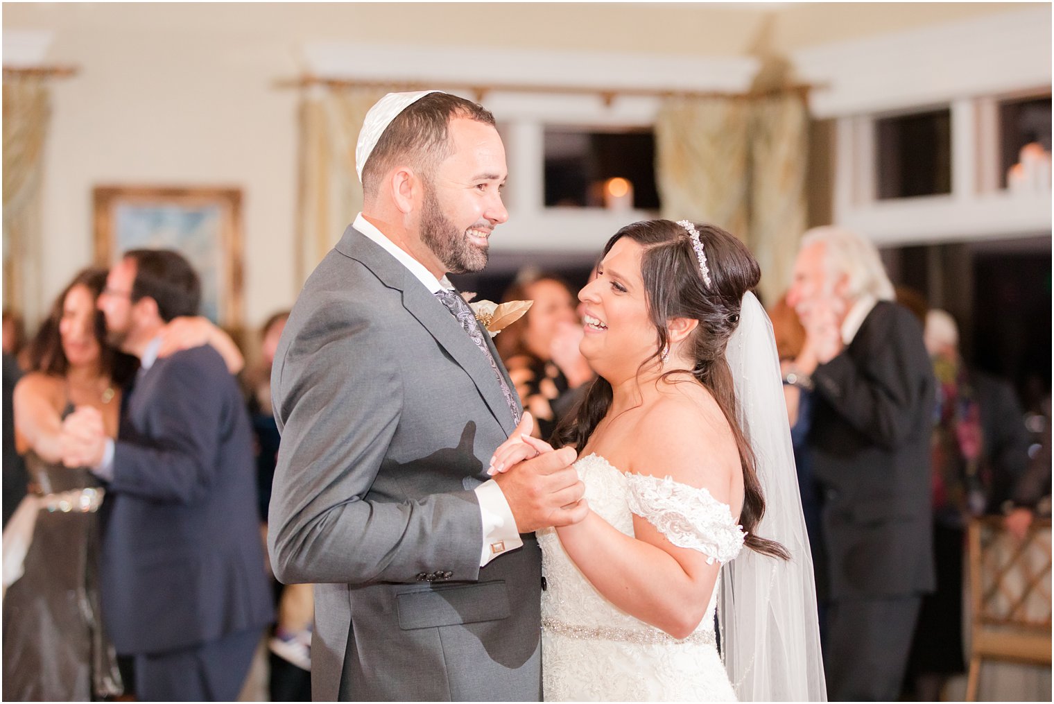 reception dancing at Clarks Landing Yacht Club with Idalia Photography