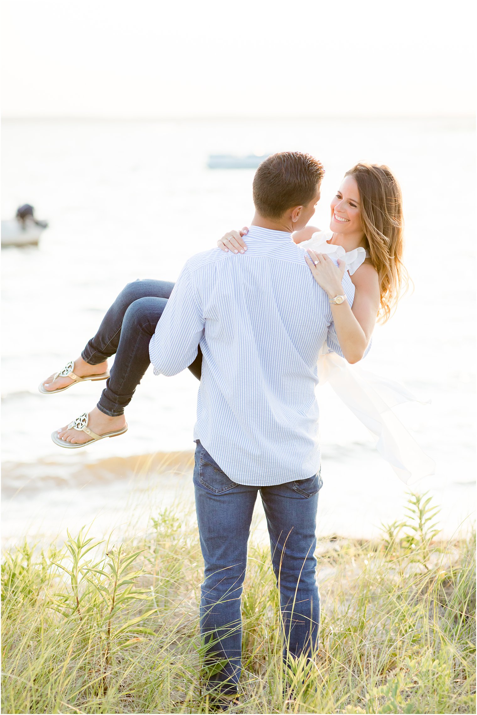 Idalia Photography captures couple in love on Jersey Shore