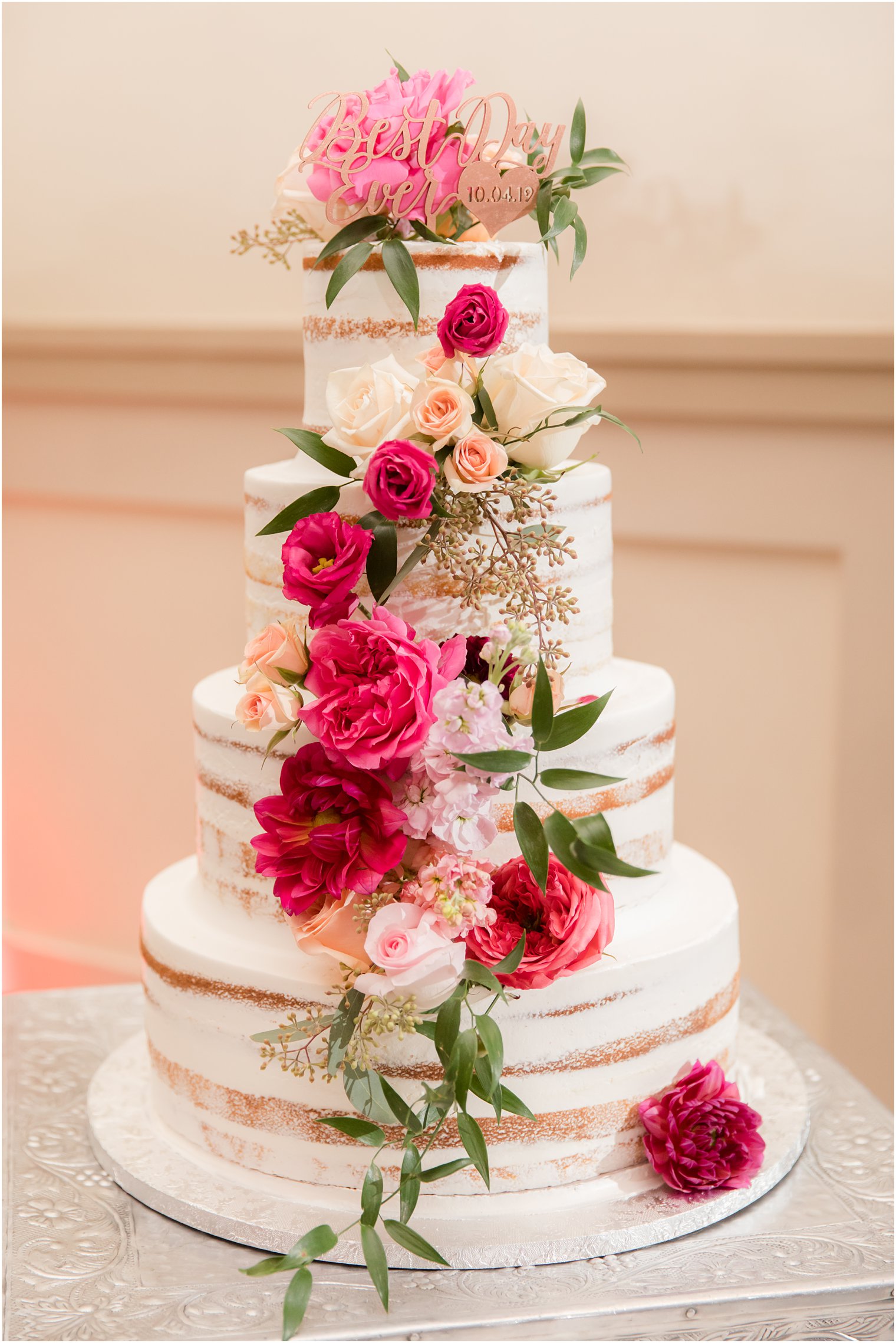 naked wedding cake photographed by Idalia Photography