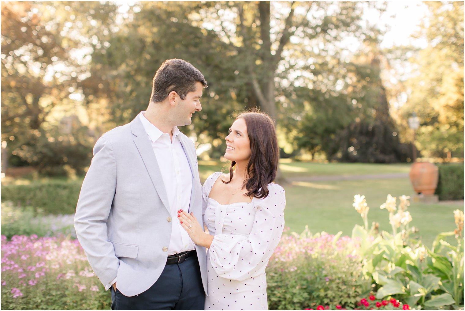preppy summer engagement at Skylands Manor with Idalia Photography