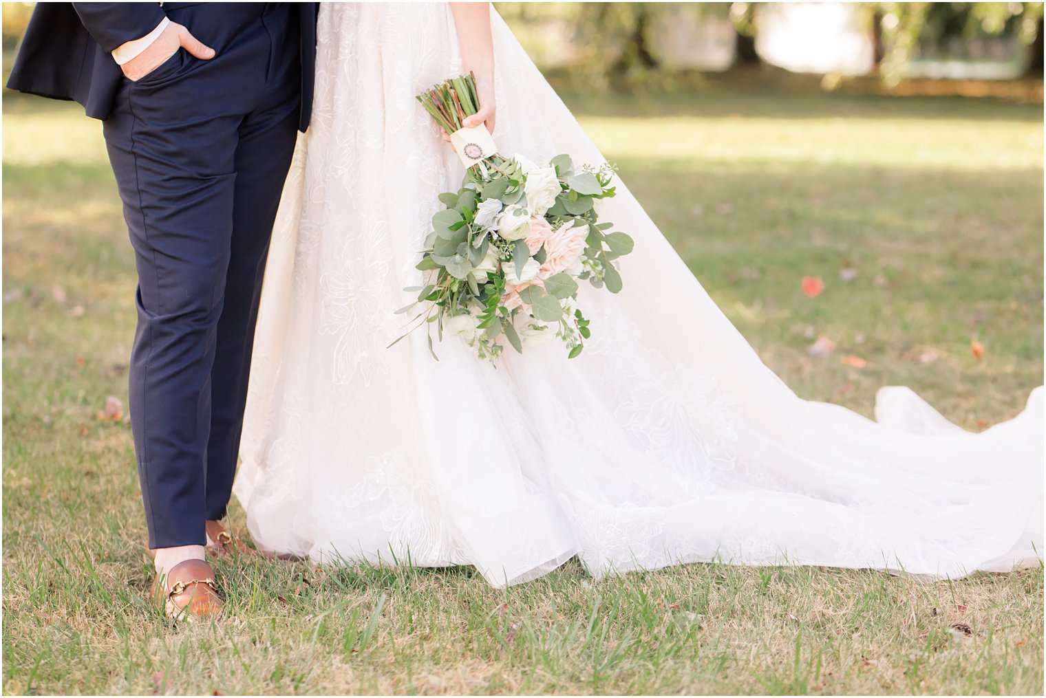 pastel wedding bouquet at Windows on the Water at Frogbridge