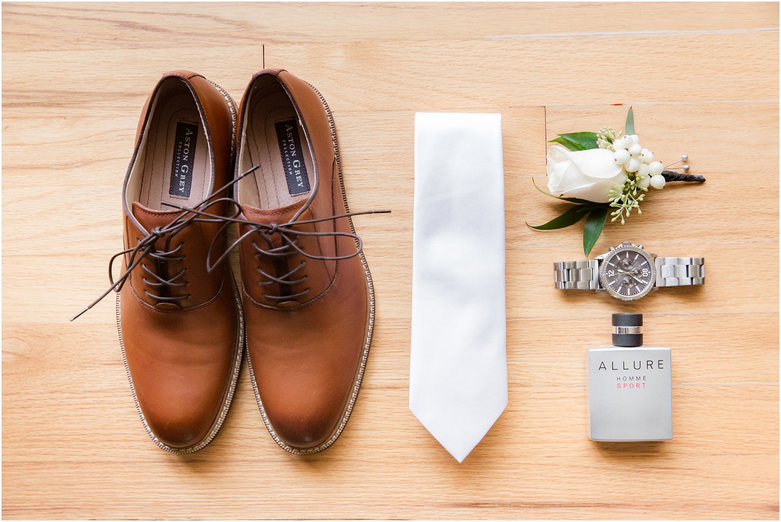 groom's details for New York Country Club Wedding photographed by Idalia Photography
