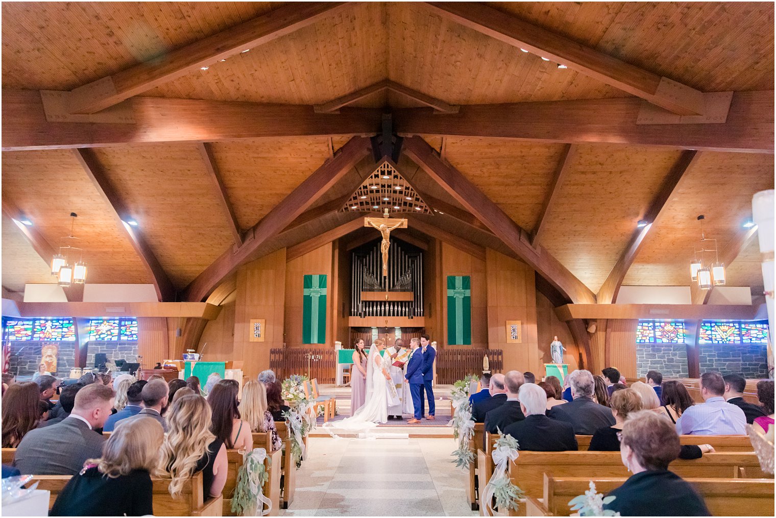 wedding ceremony in church photographed by Idalia Photography