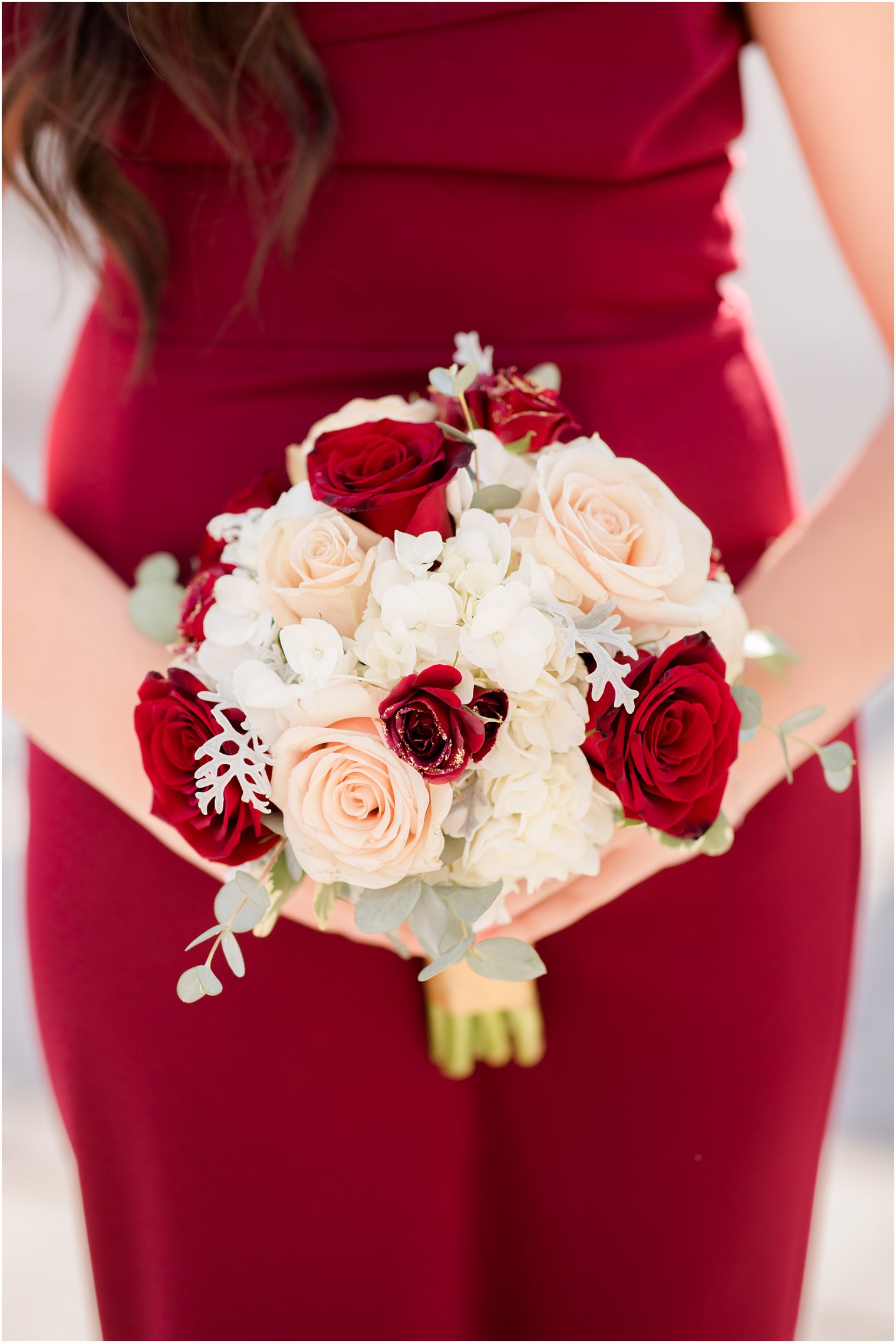 red and blush bouquet for fall wedding day