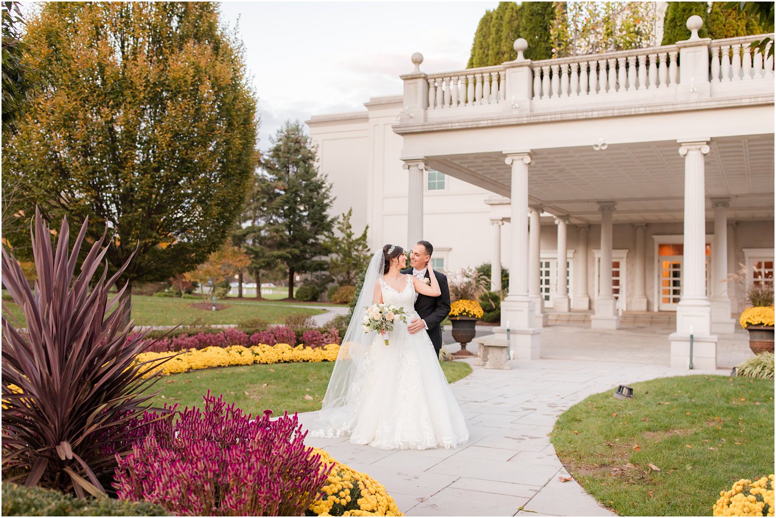 Idalia Photography captures fall wedding day at Palace at Somerset Park