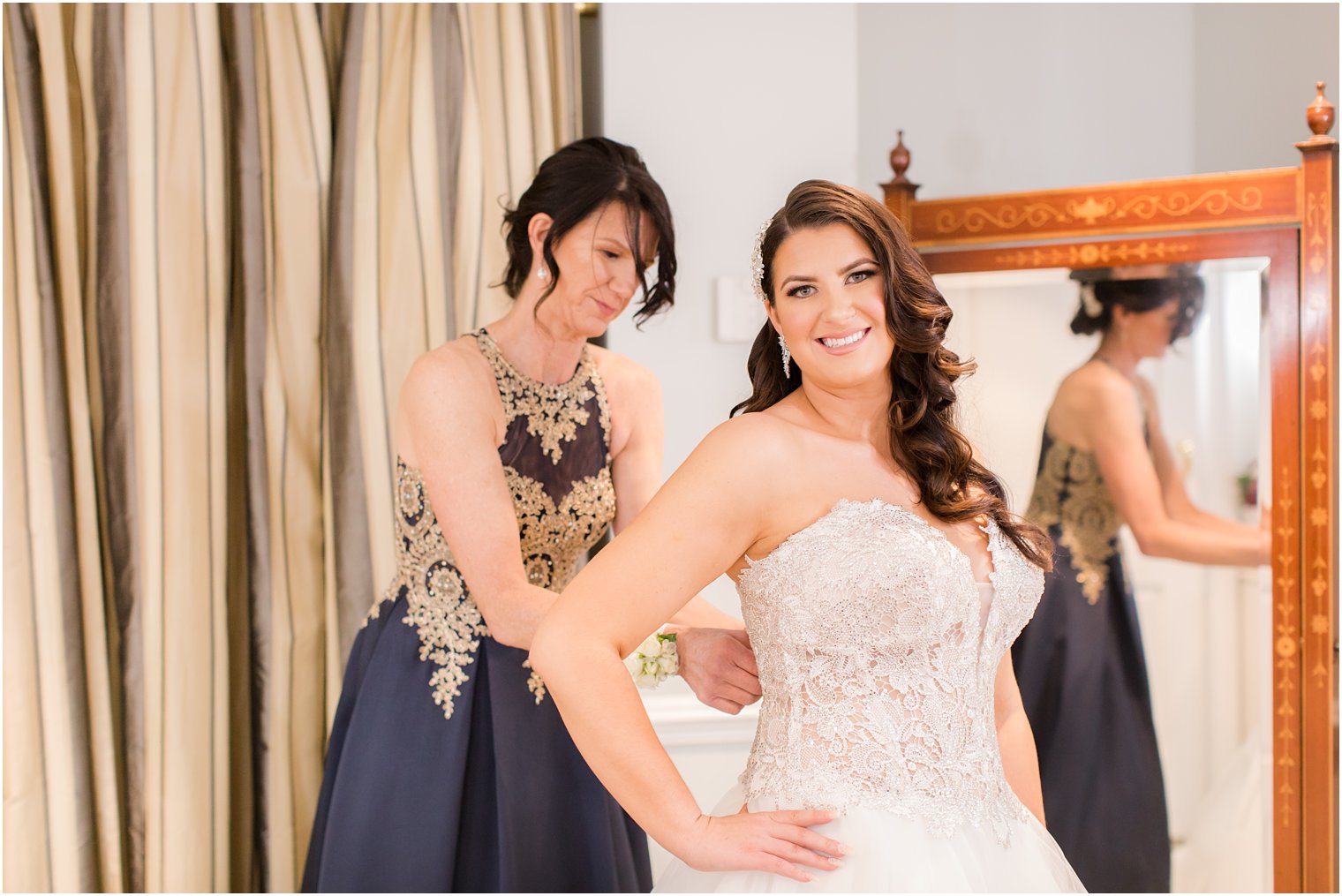 bride prepares for Somerset wedding day with Idalia Photography