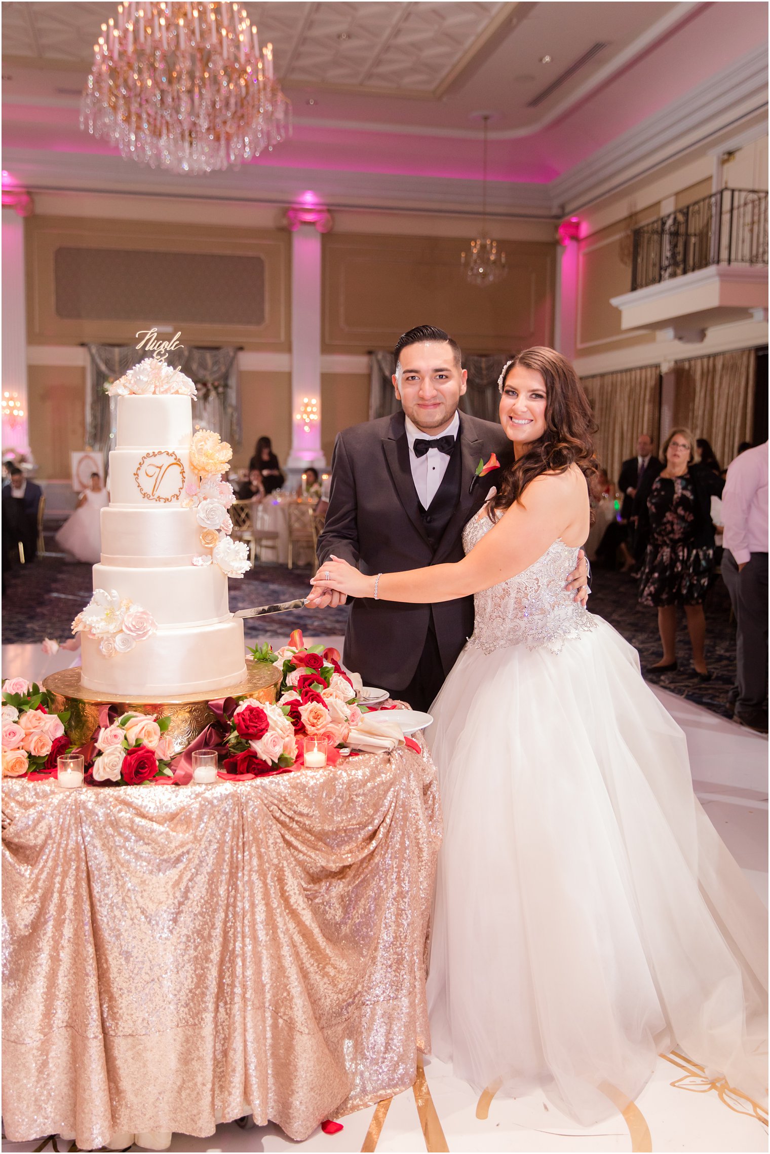 cake cutting photographed by Idalia Photography