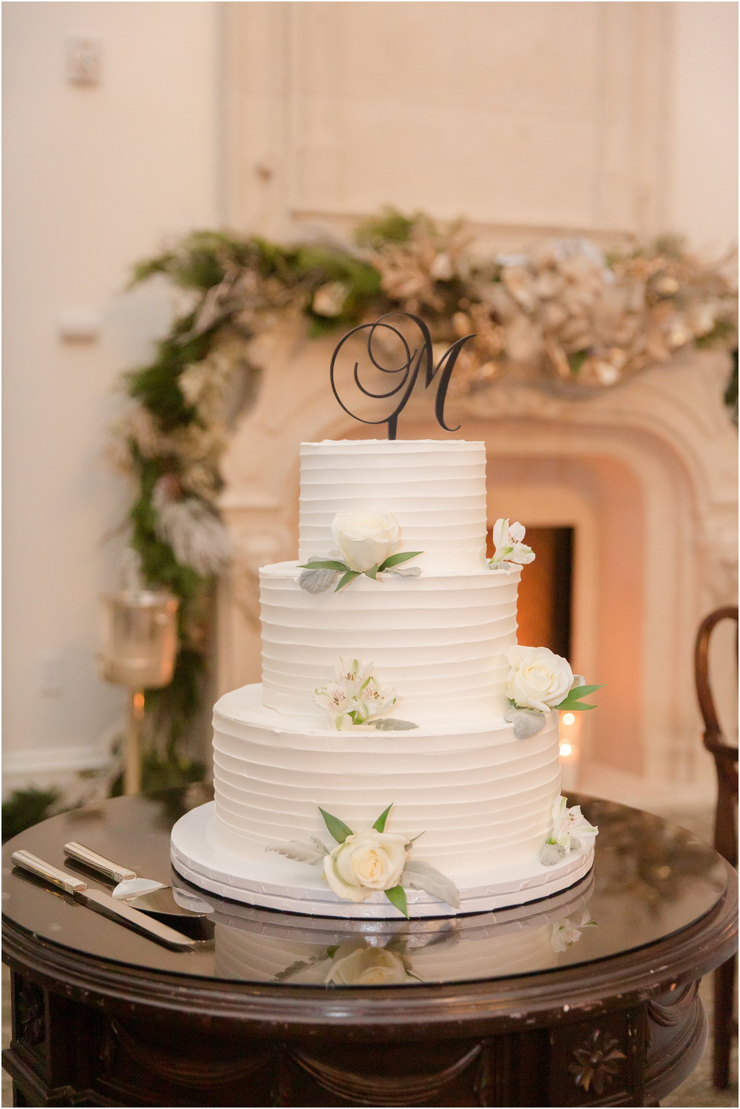 Wedding cake by Calandra's Bakery | Photos by Idalia Photography