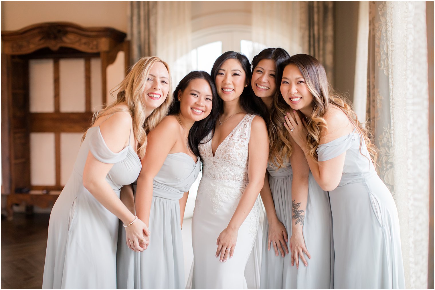 Bridesmaids posing for photo in Park Chateau bridal suite