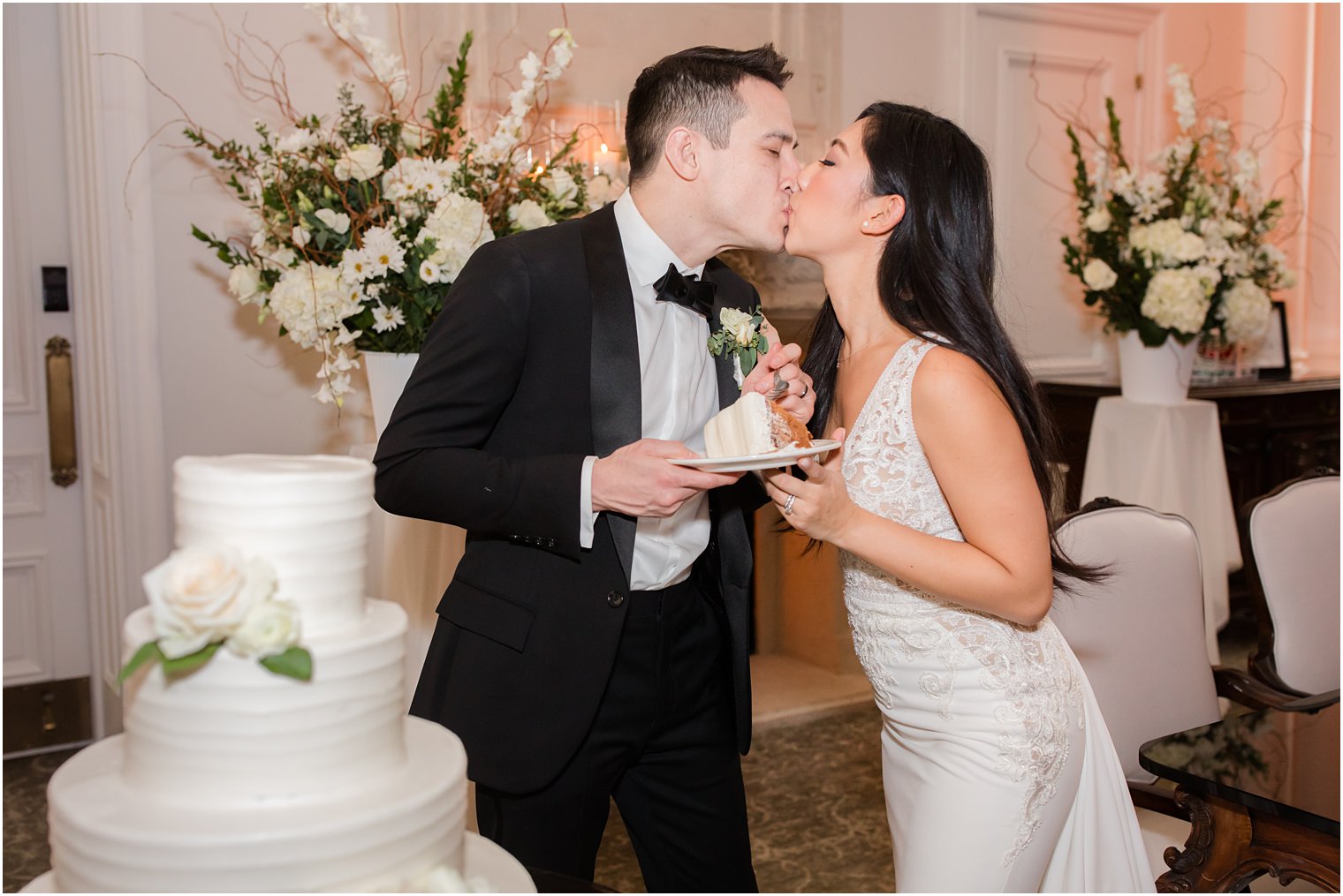 Bride and groom cutting their cake at Park Chateau Estate