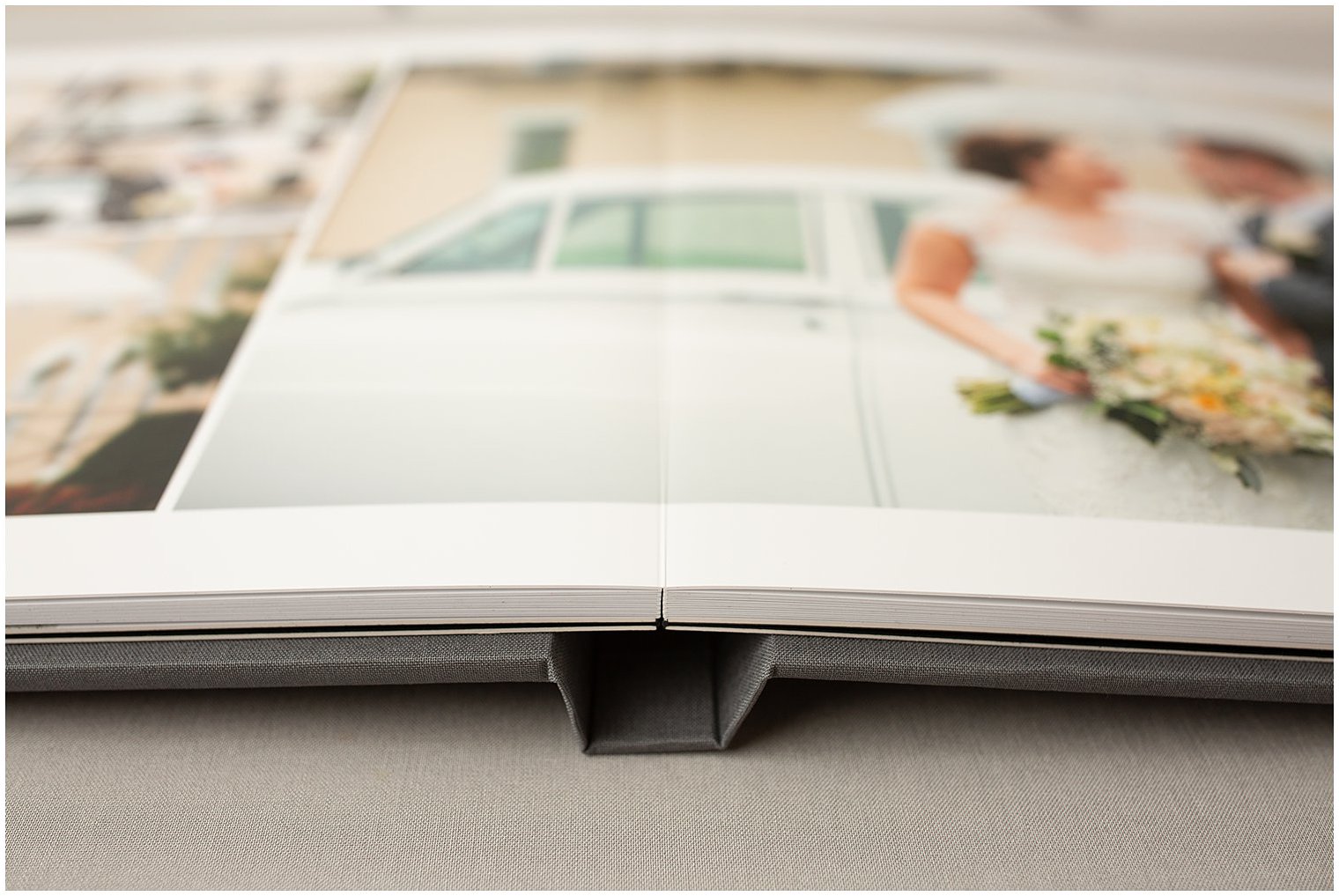 Wedding album with layflat pages