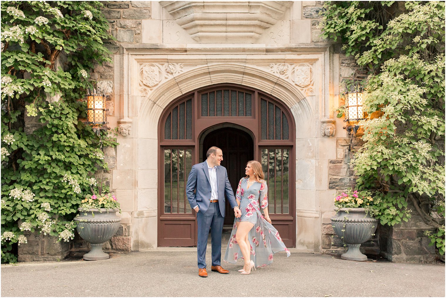 engagement photos at Skylands Manor