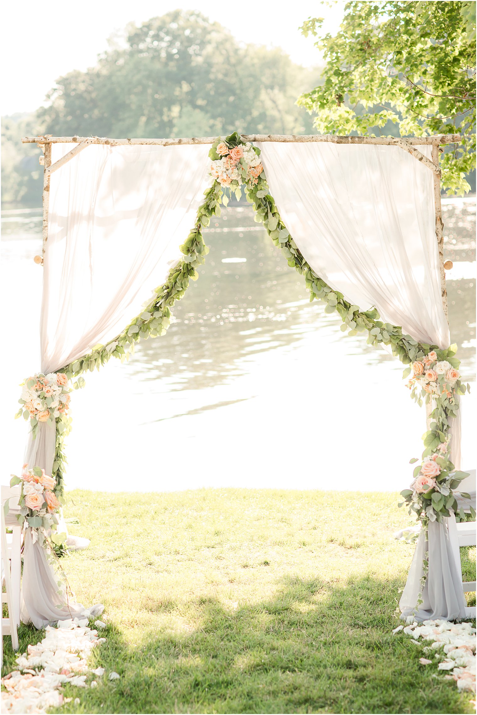 Wedding ceremony florals by Laurelwood Designs at Indian Trail Club