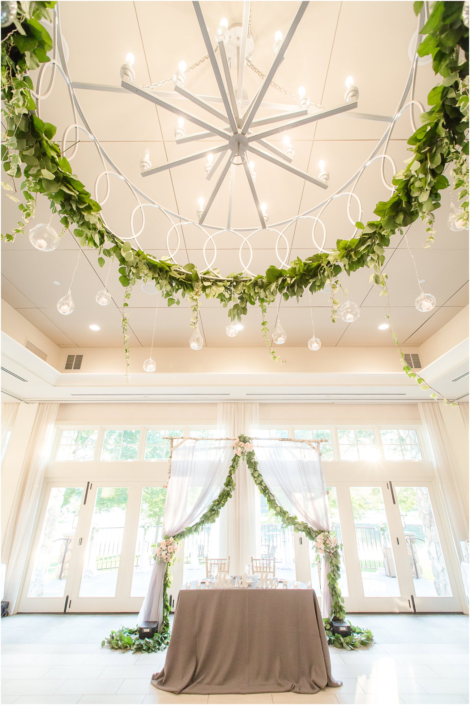 Wedding ceremony florals by Laurelwood Designs at Indian Trail Club