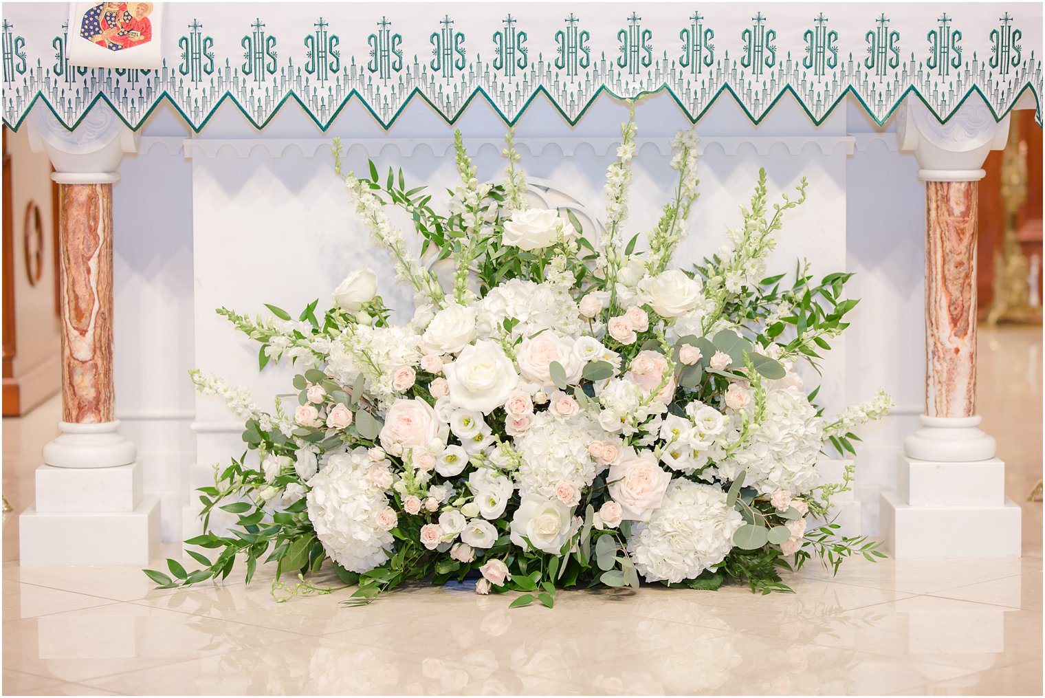 Wedding ceremony florals by Crest Florist