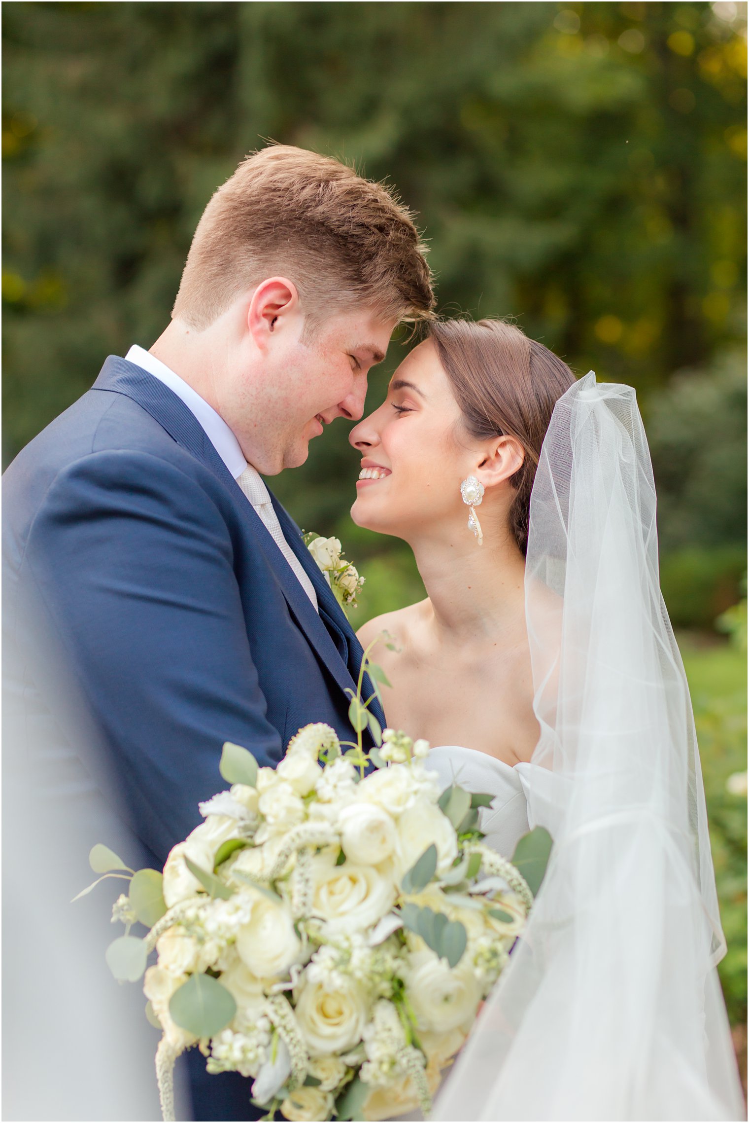 bride and groom photos at the Gardens of Wyckoff 