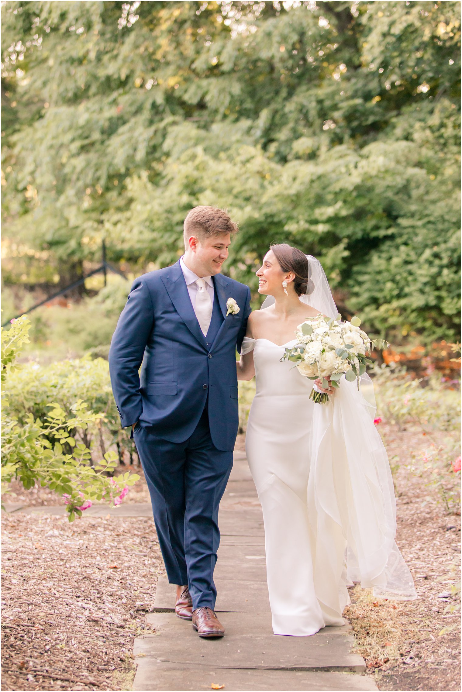 bride and groom photos at the Gardens of Wyckoff 