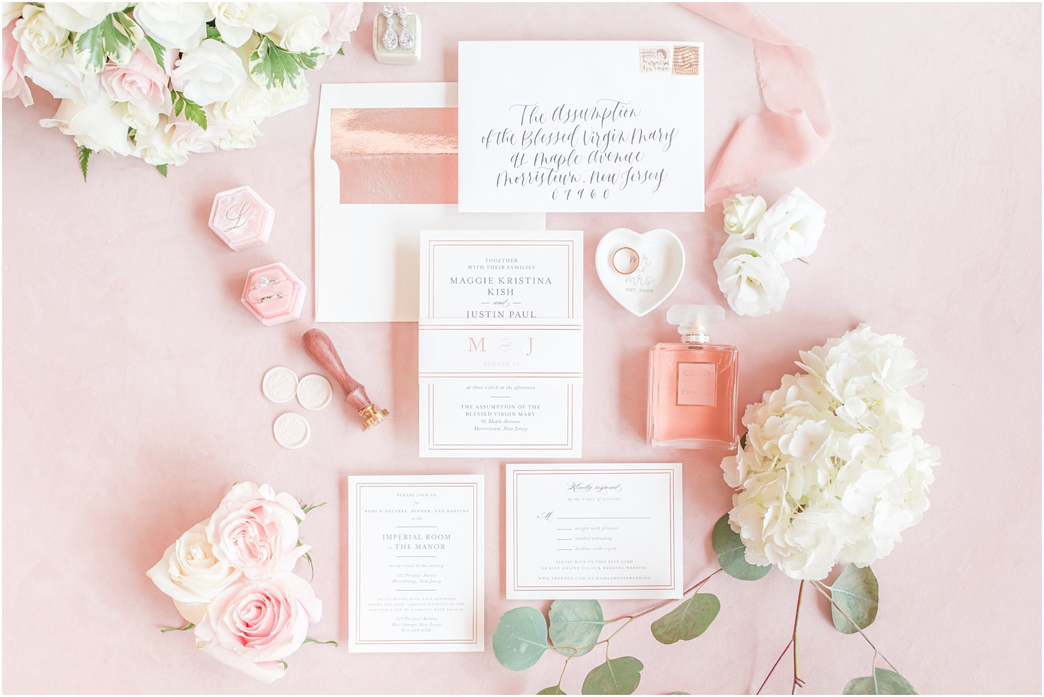 Wedding invitation flatlay by Idalia Photography 