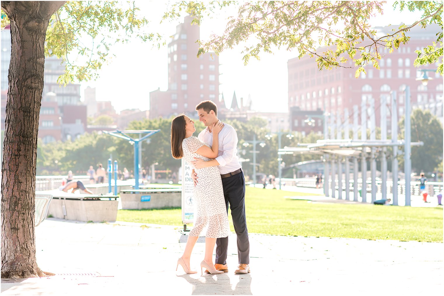 New York couple poses for engagement photos in Manhattan
