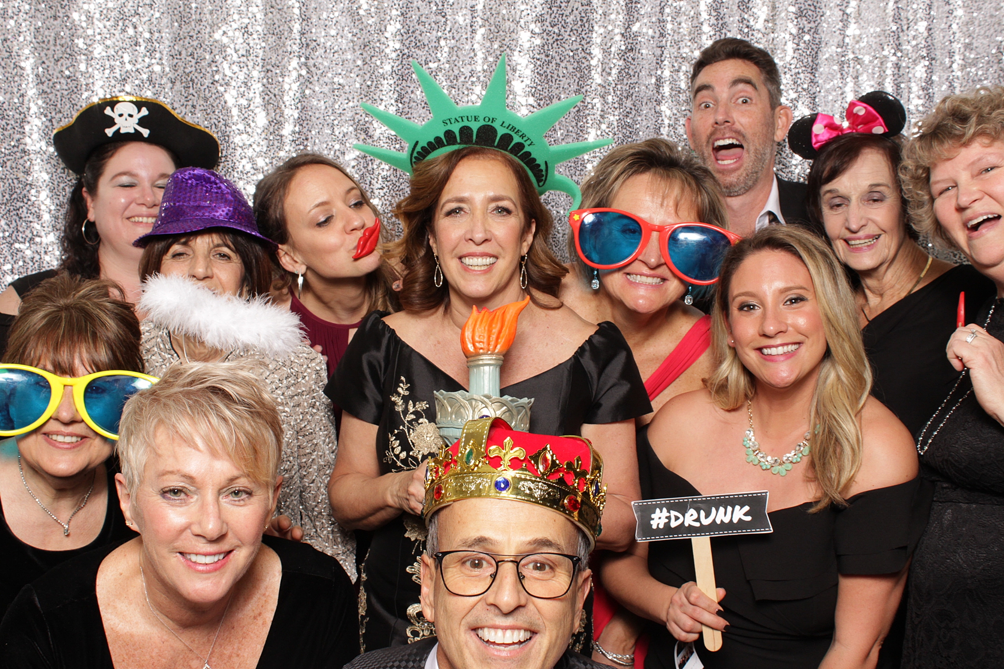 big group shot in Park Chateau Estate Photo Booth