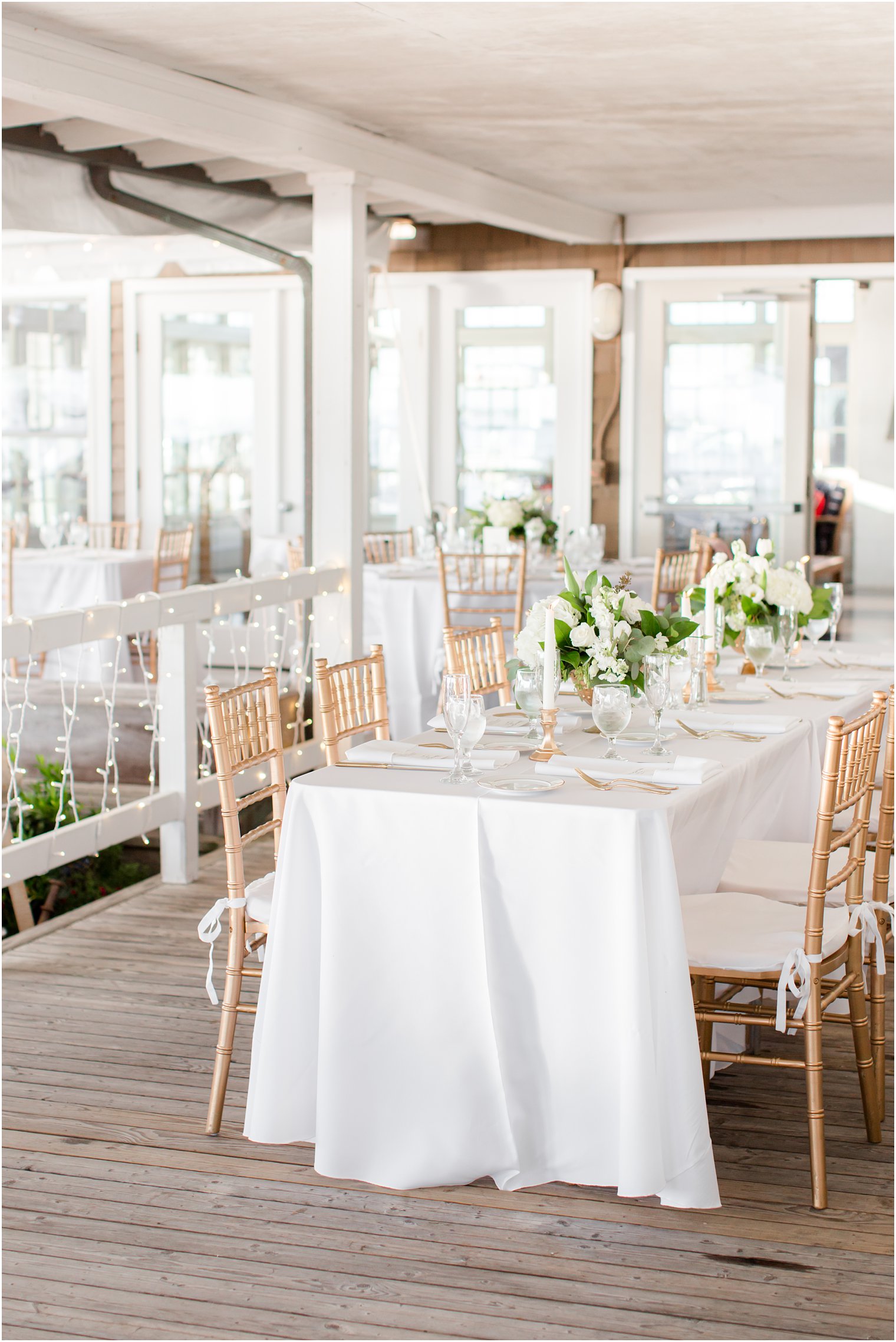 gold and white tablescape for Mantoloking Yacht Club reception