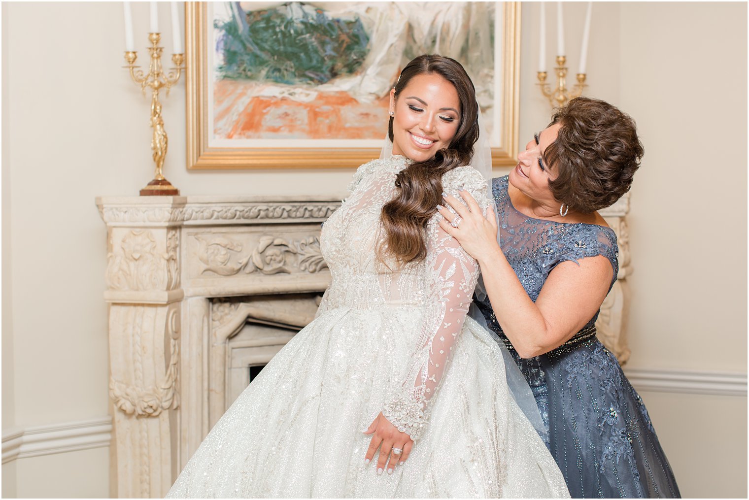 mom helps daughter prepare for New Jersey wedding day