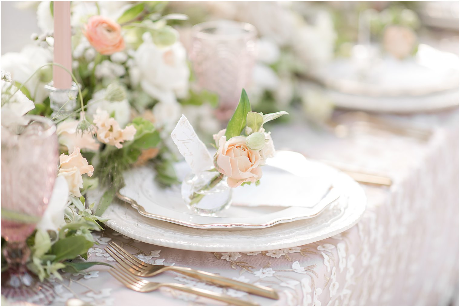 Romantic peach and cream wedding florals by Rosaspina Florist | Wedding at Park Chateau Estate