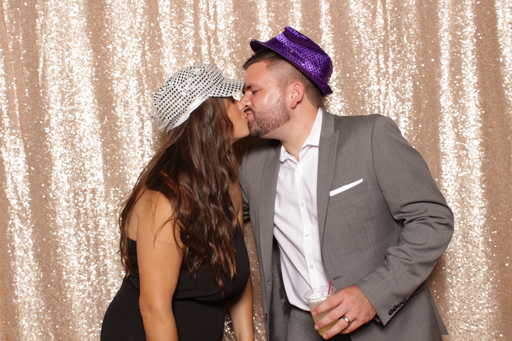 guests kiss in New Jersey photo booth